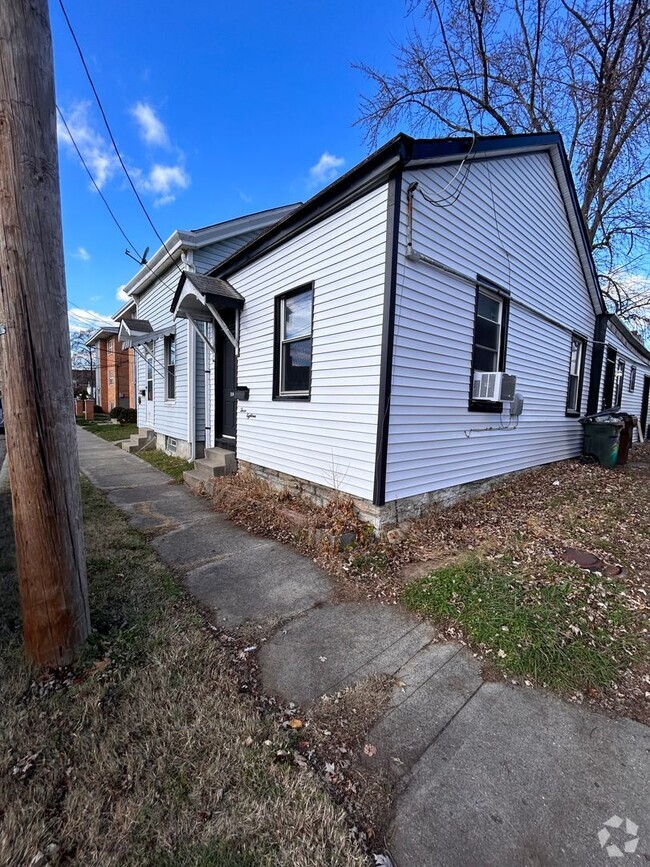 Building Photo - READING - Cozy 1-2 Bedroom home