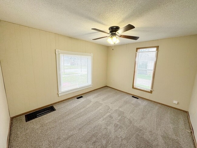 Photo - short term lease available