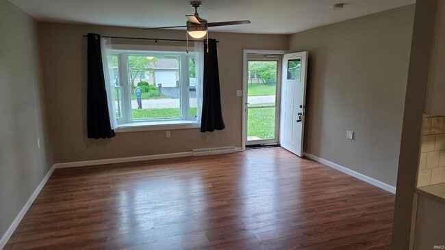 Photo - 621 S Village Dr