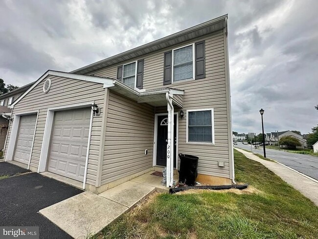 Building Photo - 3 Bed 3 Bath Townhouse in Marietta