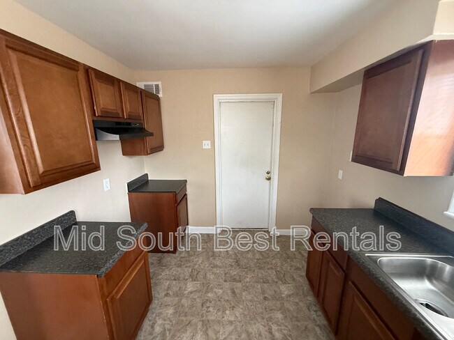 Photo - 1445 Catherine St