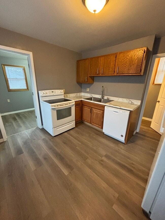 Building Photo - 810 Cameron Ave Unit 812 Cameron Ave