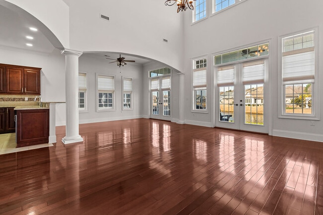 Building Photo - Crystal Water Home