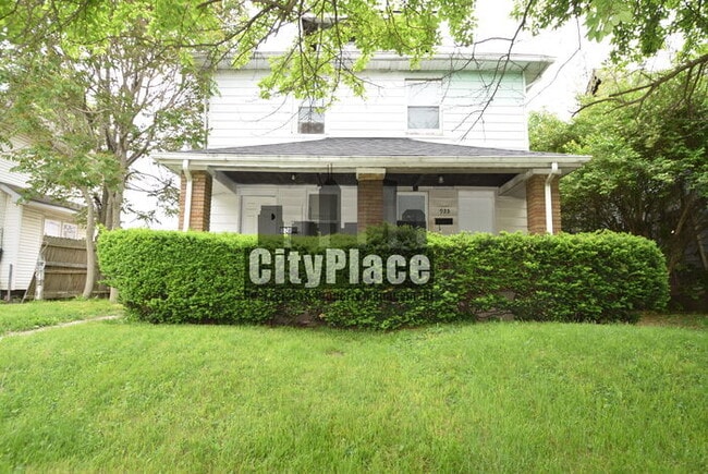 Building Photo - 925 N Gladstone Ave