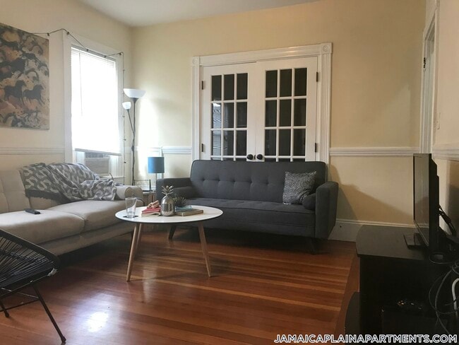 Photo - 17 Woodlawn St Apartment Unit 3