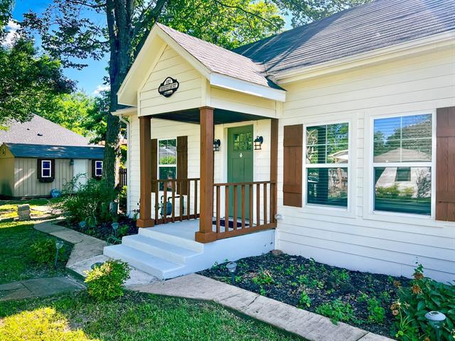 Photo - 182 Douglas St