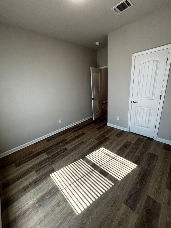 Photo - 5928 Pier Park Ave