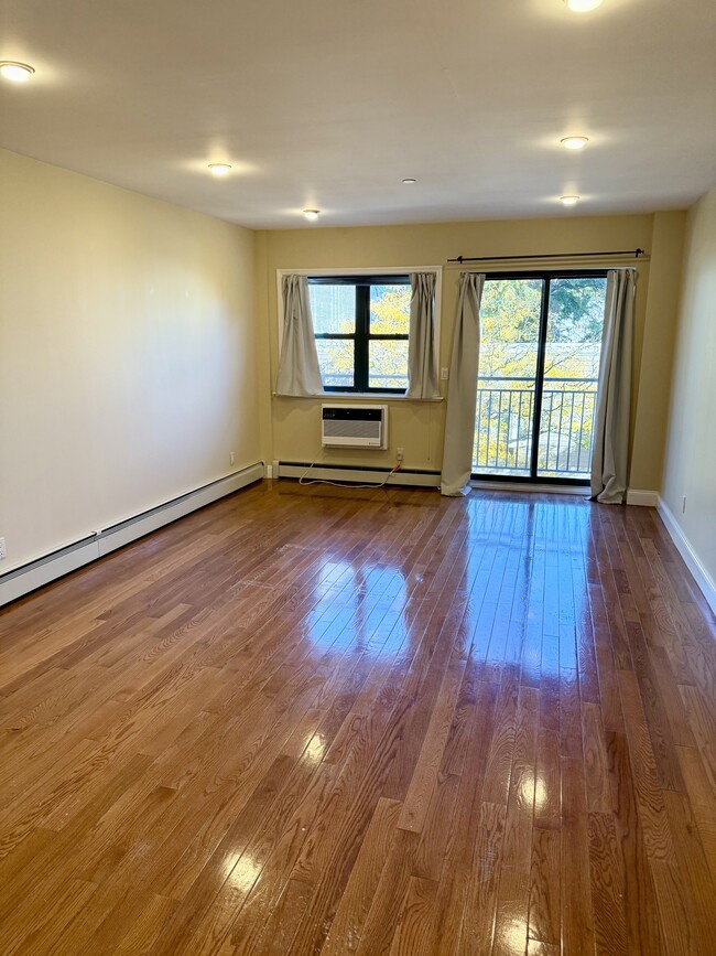 Photo - 27-16 41st Ave Unidad 3B