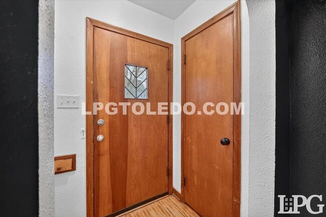 Photo - 667 Caswell Ave