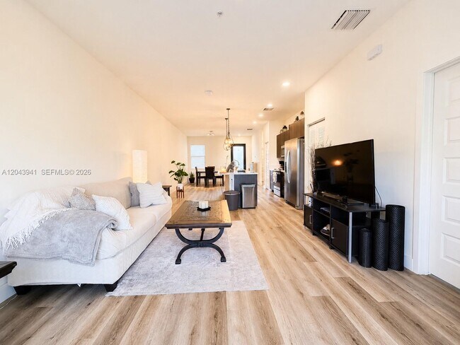 Photo - 8015 NW 104th Ave Unidad 21