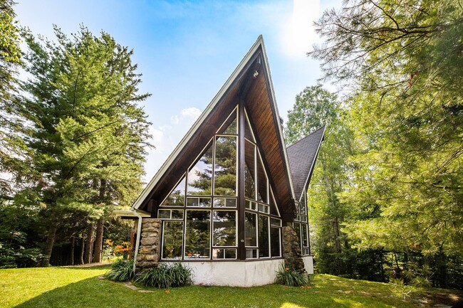 Photo - 8 Pl. d'Artois