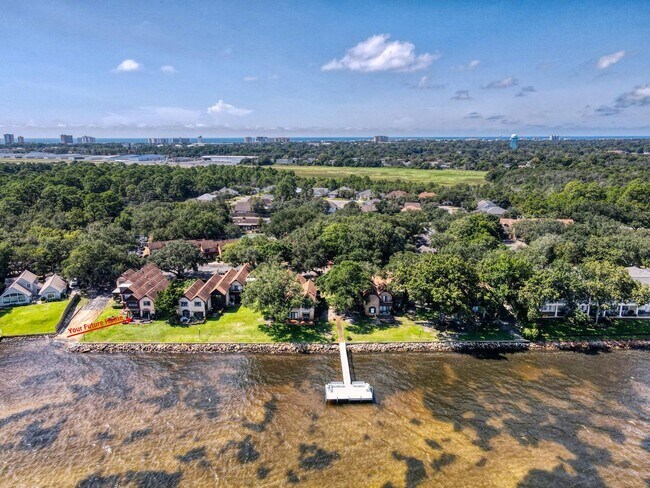 Photo - Waterfront Paradise - Fully Furnished Town...