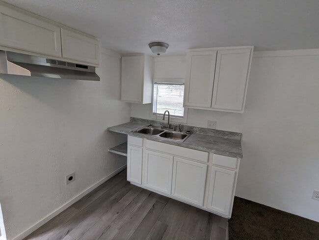 Photo - 300 Royal Way