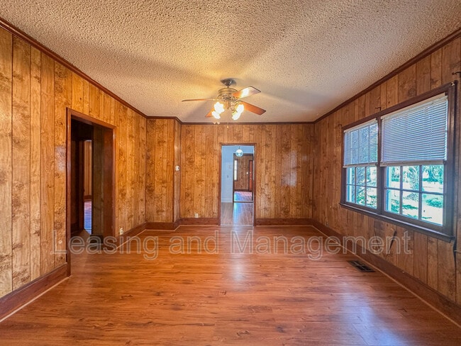 211 W Poplar St Unidad A