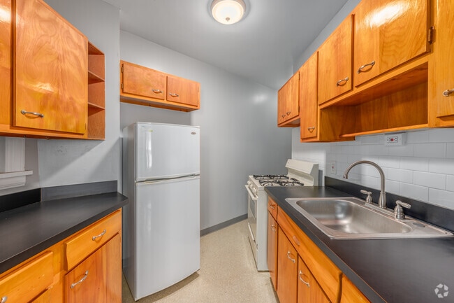 1BR, 1BA - 850SF - Kitchen