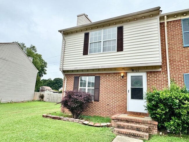 Building Photo - Completely Updated & Ready NOW! New Floori... Rental