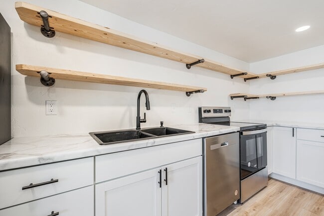 Photo - 1000 W McKinley Ave Unit 2