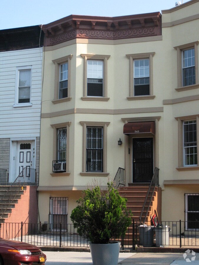 Photo - 543-547 Chauncey St
