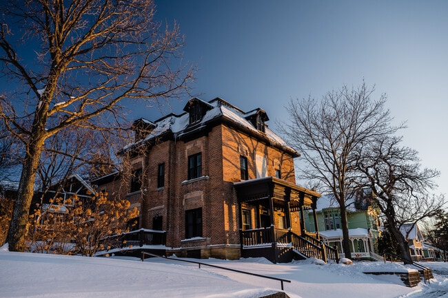 Photo - 205 Bridge St