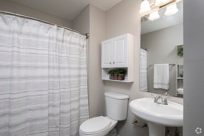2BR, 2BA - 975SF