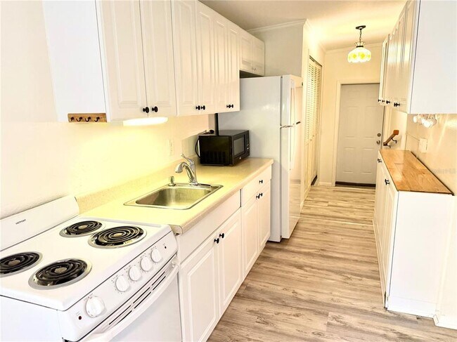 Photo - 516 Northmoor Ave N