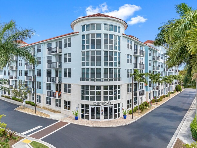 Miami FL apartments For Rent | Paraiso at Fountain Square Luxury Apartments | Apartments near FIU - Paraiso at Fountain Square Apartments