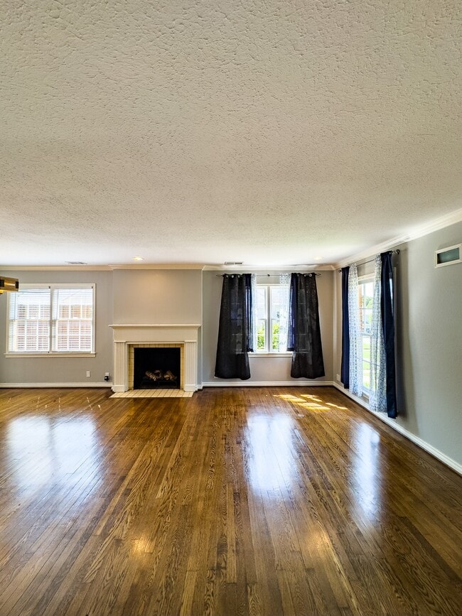 Photo - 2222 Carnes St