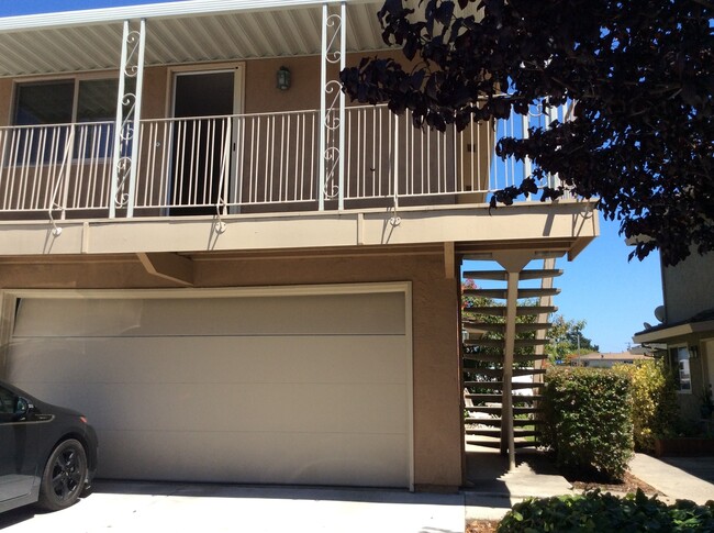 Capitola Shores condo with shared garage - Capitola Shores condo with shared garage