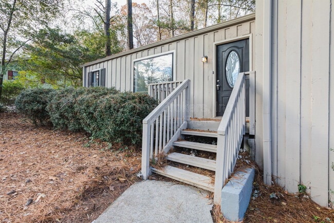 Photo - 2700 Creekview Point NW