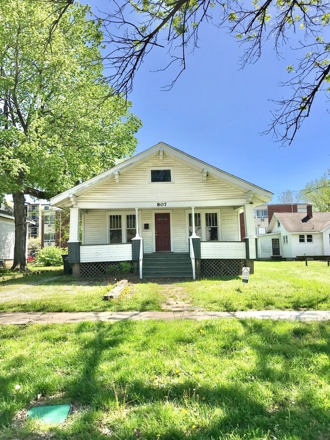 Photo - 807 W College St