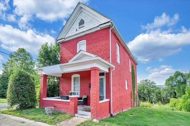 Photo - 302 Patton Ave NW