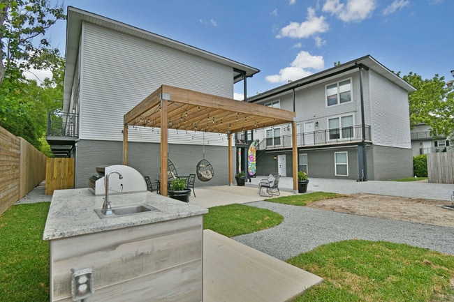 Building Photo - Ingleside Gardens Rental