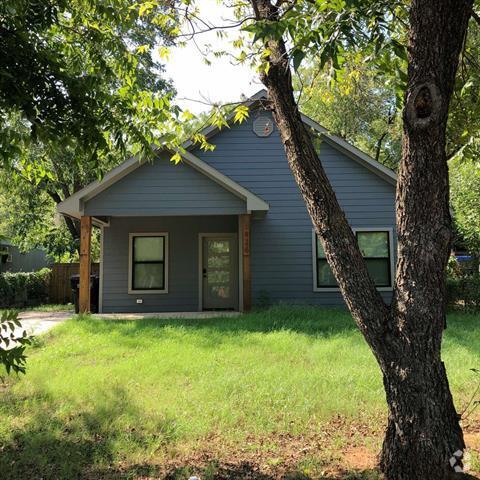 Building Photo - 926 W Baker St Rental