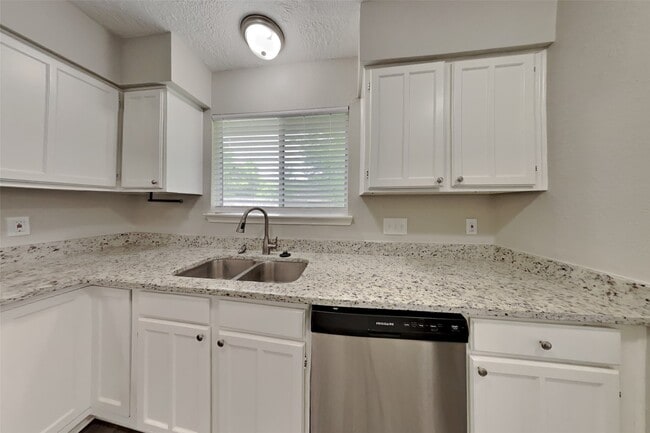 Photo - 7011 Sharpsburg Dr