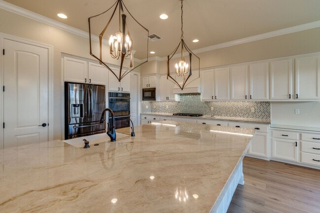 Building Photo - Luxury 4-Bedroom Home in El Dorado Hills E...