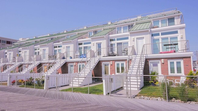 Building Photo - 5208 Boardwalk Unit Oceanfront