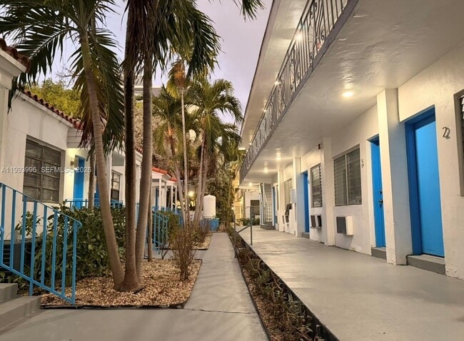 Building Photo - 7717 Byron Ave Unit 9