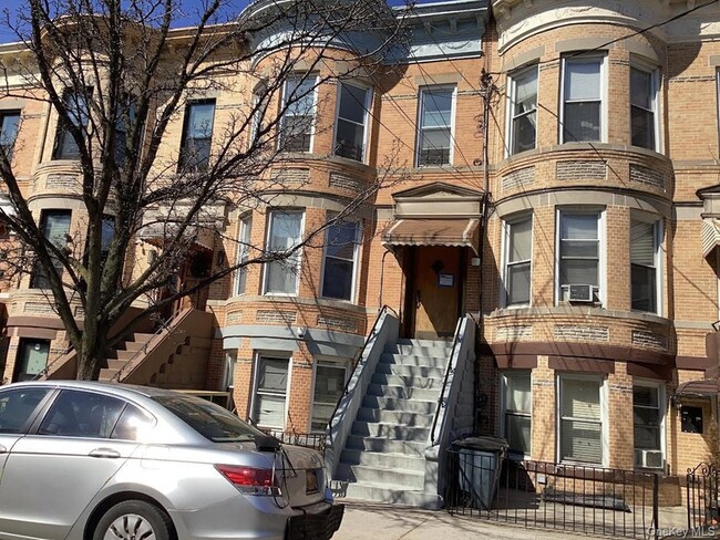 Building Photo - 60-71 70th Ave