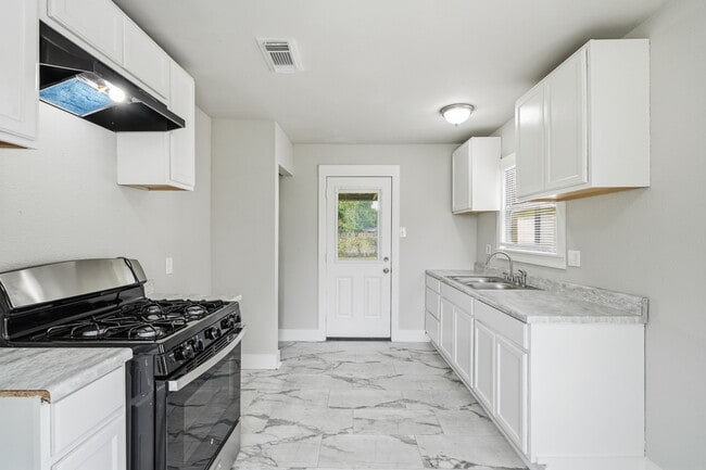 Photo - 1718 Miami Rd