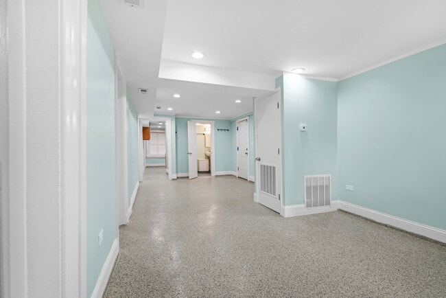 2321 S Albany Ave Unit G