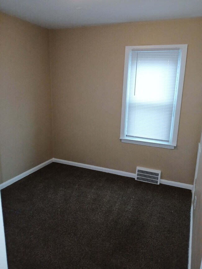 Photo - 12075 Rossiter St