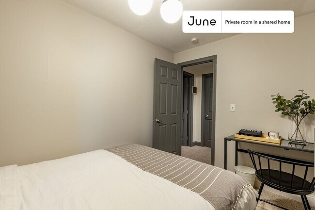 Photo - Room in Shared 5 bed/3 bath home Unidad D