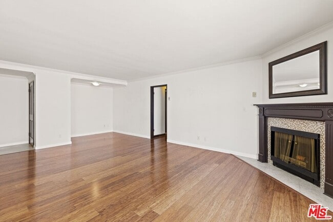 Photo - 1033 6th St Unidad 205