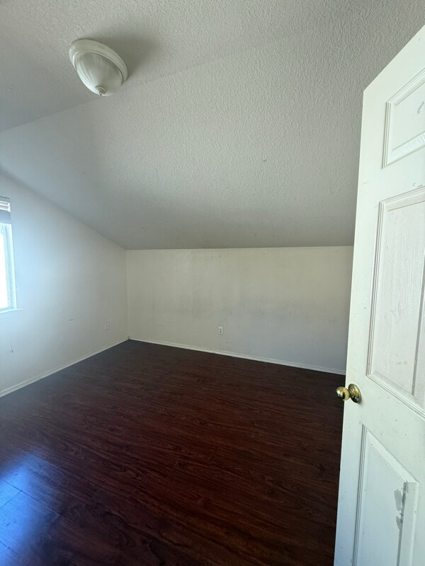 Photo - 1209 Coronation Way