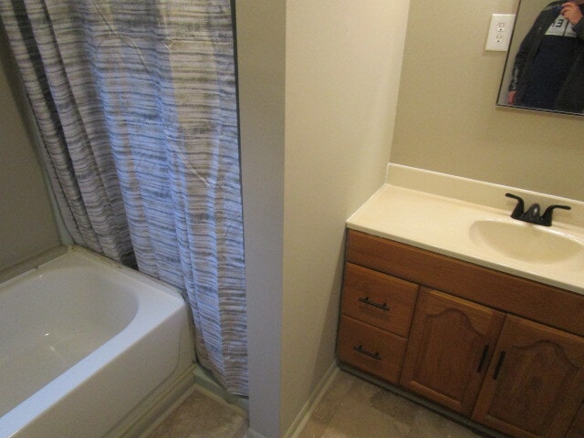 BA/TUB & SHOWER - 9525 Campus Ave