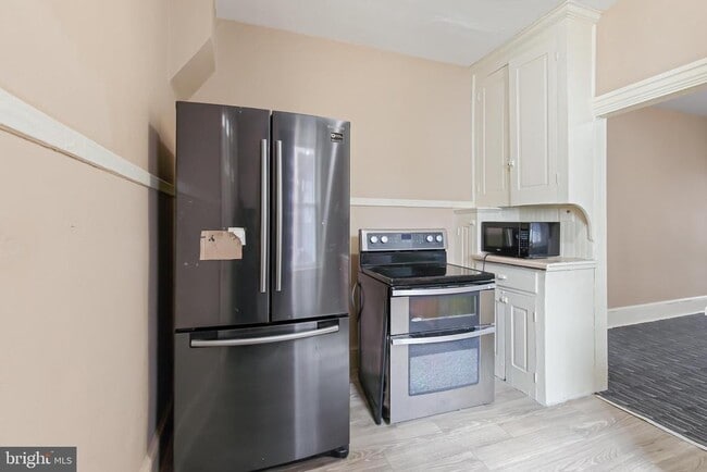 Photo - 443 Manor St