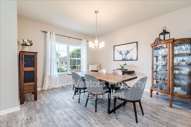 Photo - 125 Groesbeck Ln