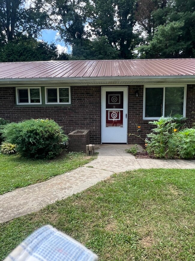 Building Photo - 1 Popple Dr Unit Popple C Rental