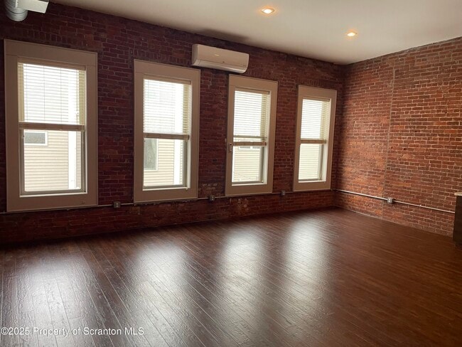 Photo - 322-322 Penn Ave