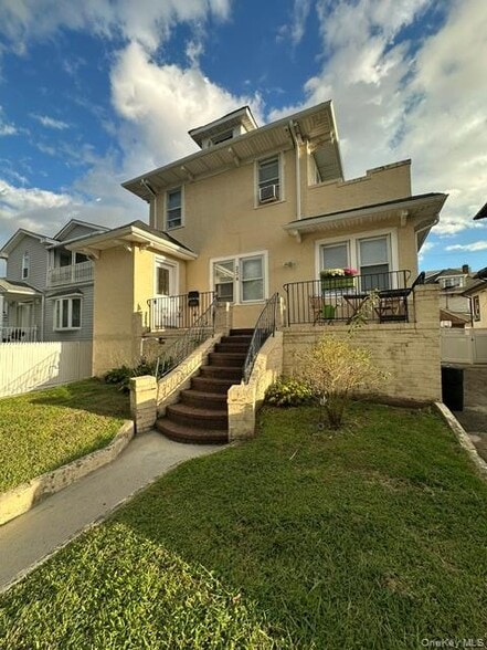 234 W Market St